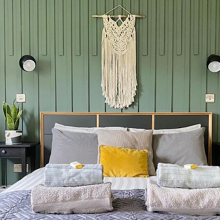 Spacious Room In The Centre Of Portree Exterior photo